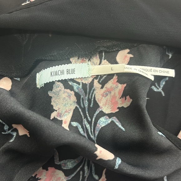 Kimchi Blue black floral mini dress size large (needs repair at button loop) - Picture 7 of 8